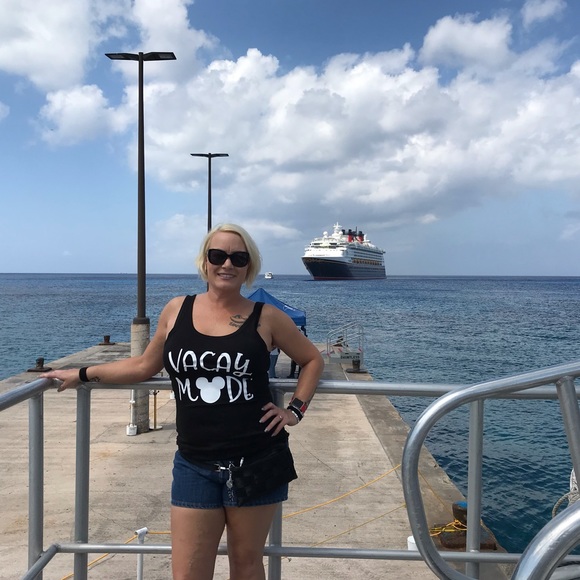 Meet your Posher, Corinne - Picture 2 of 5